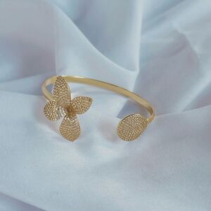 Diamond flower bracelet C39